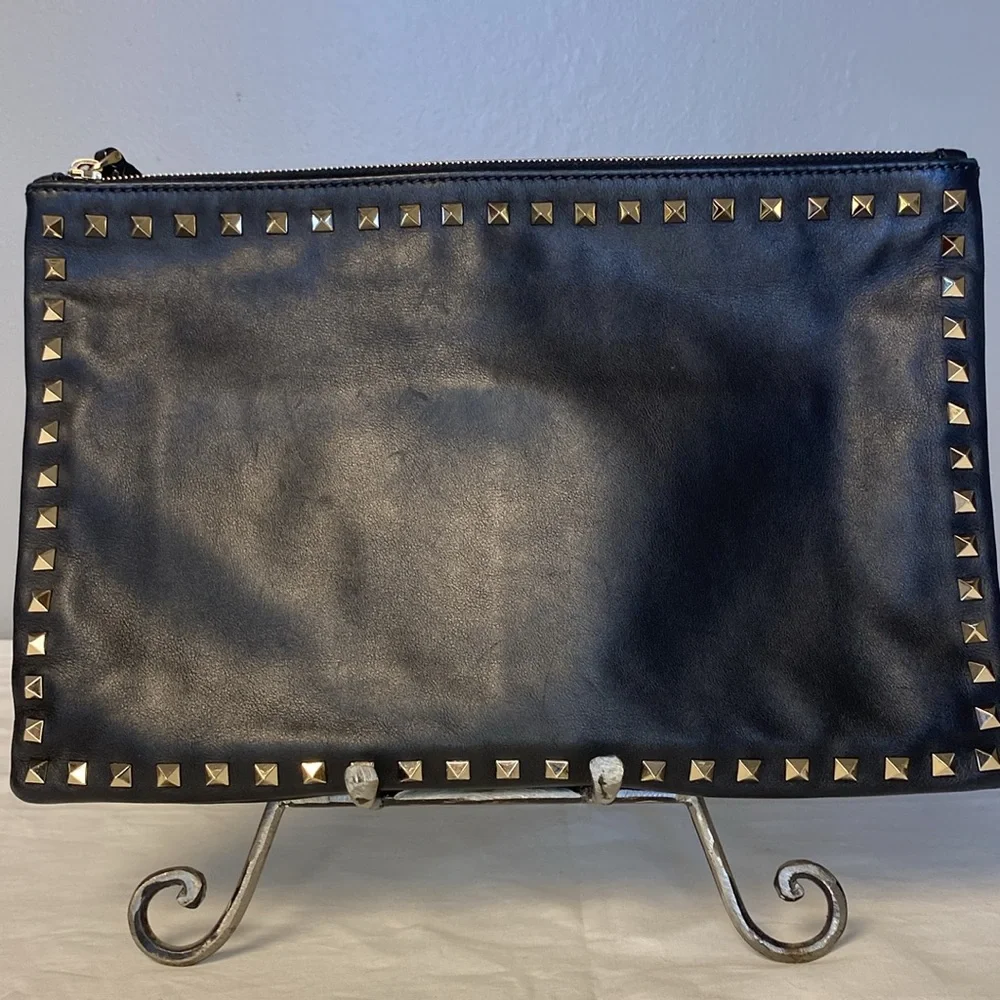 Valentino Garavani Rockstud Black Leather Pouch - Picture 6 of 11